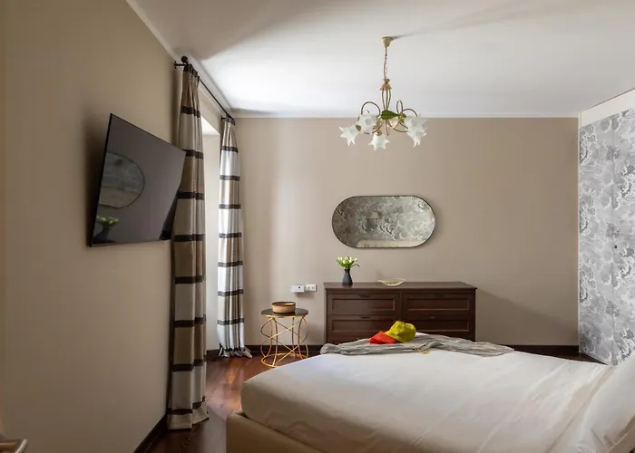 Iflat Contemporary Elegance In The Heart Of 아파트
