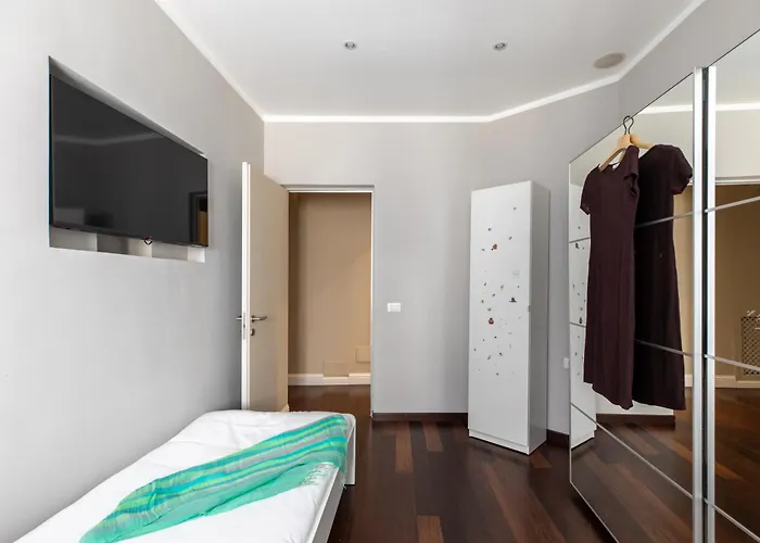 Iflat Contemporary Elegance In The Heart Of 아파트